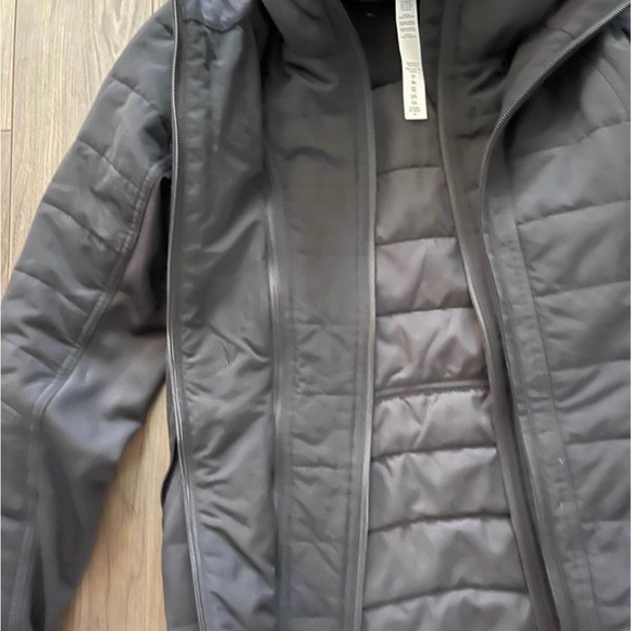 Lululemon jacket size 2 - Picture 2 of 3
